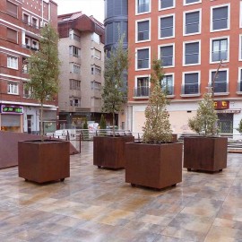 Jardinera rectangular baixa en corten